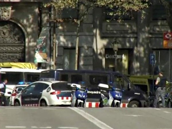 One suspect in Barcelona 'terror attack' found dead in car One suspect in Barcelona 'terror attack' found dead in car