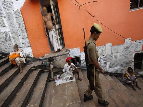 Hyderabad Police executes Beggar-free city operation Hyderabad Police executes Beggar-free city operation