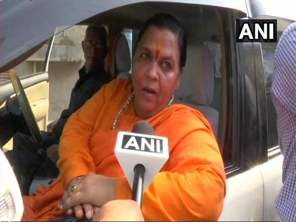 Uma Bharti requests Swami Sanand to end hunger strike Uma Bharti requests Swami Sanand to end hunger strike