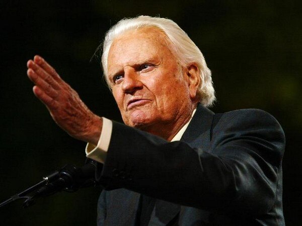 Frank Graham pays tribute to late father Rev Billy Graham Frank Graham pays tribute to late father Rev Billy Graham