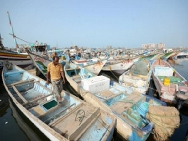 BSF seizes 5 Pakistan boats from Gujarat BSF seizes 5 Pakistan boats from Gujarat