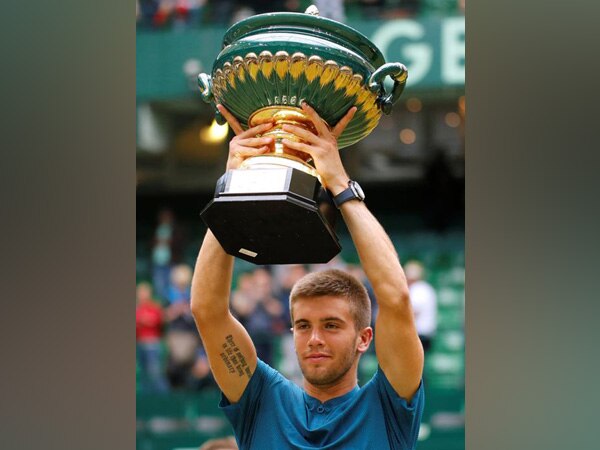 Borna Coric wins Halle Open, defeats Roger Federer Borna Coric wins Halle Open, defeats Roger Federer