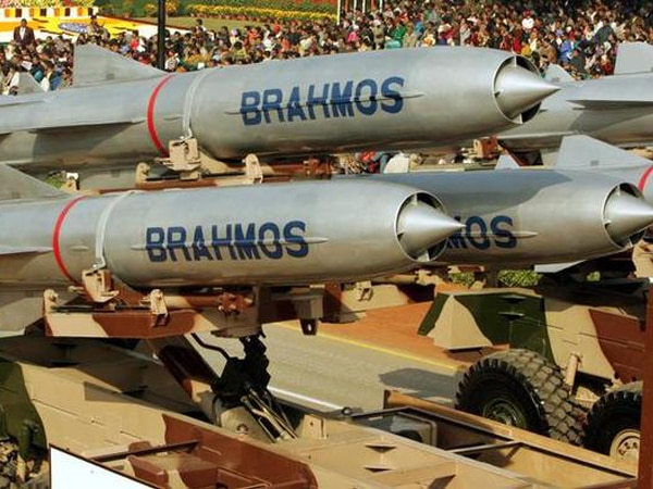 India successfully tests world's fastest supersonic 'BrahMos' missile India successfully tests world's fastest supersonic 'BrahMos' missile
