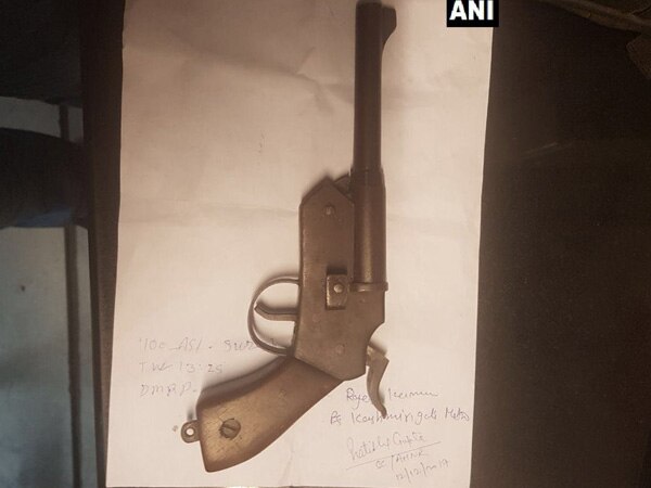 CISF apprehends man with pistol at Metro station CISF apprehends man with pistol at Metro station