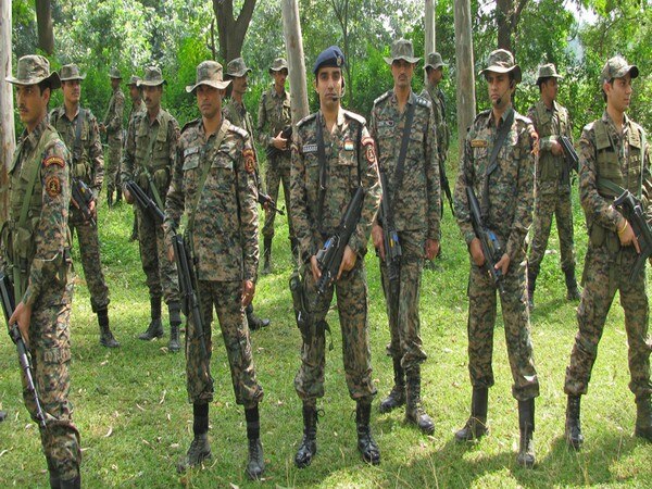 Chhattisgarh: 3 jawans injured in encounter with Naxals Chhattisgarh: 3 jawans injured in encounter with Naxals