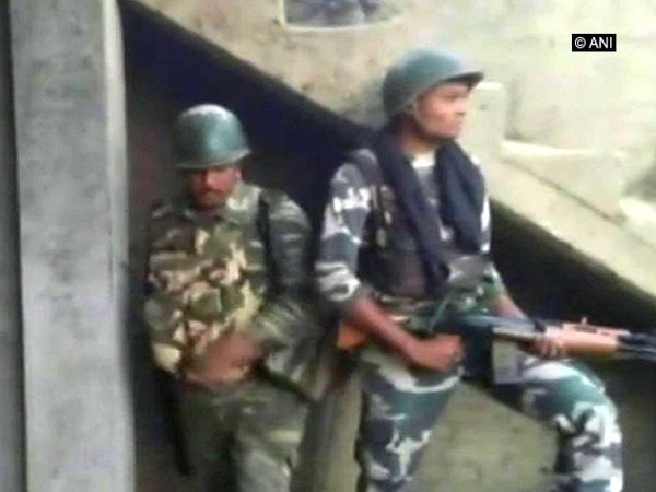 Terrorist opens fire at CRPF troopers, one official injured Terrorist opens fire at CRPF troopers, one official injured