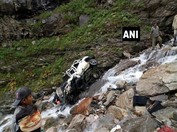 Himachal Pradesh: 11 killed as car plunges down hill Himachal Pradesh: 11 killed as car plunges down hill