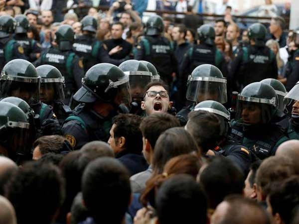 337 injured during Catalan independence referendum vote 337 injured during Catalan independence referendum vote