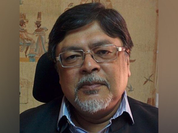 Ex-BJP MP Chandan Mitra, 3 Cong MLAs join TMC Ex-BJP MP Chandan Mitra, 3 Cong MLAs join TMC