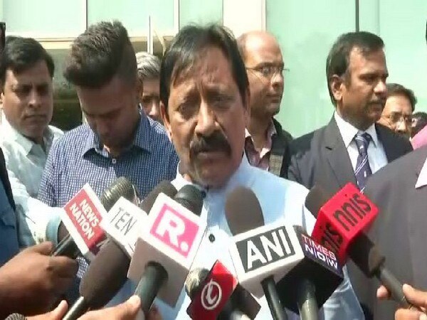 BCCI should not confront CoA: Ex-cricketer Chetan Chauhan BCCI should not confront CoA: Ex-cricketer Chetan Chauhan