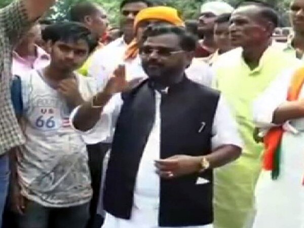 BJP MP abuses cops in DM's presence