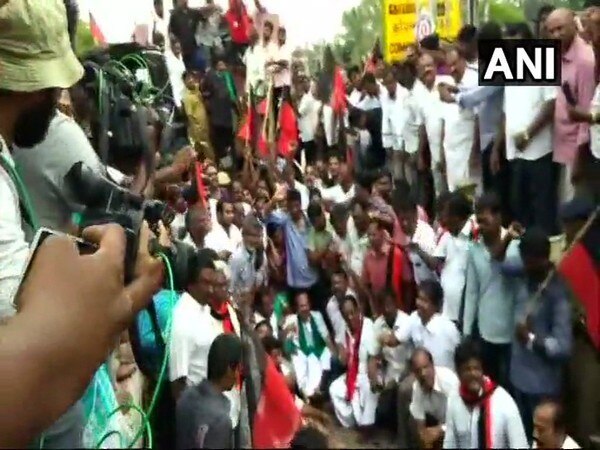 Opposition stops train in Coimbatore over Cauvery issue Opposition stops train in Coimbatore over Cauvery issue