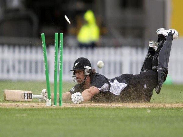 Wellington Test: Grandhomme's maiden ton stretches Kiwis' lead past 300 Wellington Test: Grandhomme's maiden ton stretches Kiwis' lead past 300