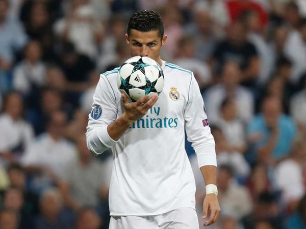 Cristiano Ronaldo flaunts fifth Ballon d'Or Cristiano Ronaldo flaunts fifth Ballon d'Or