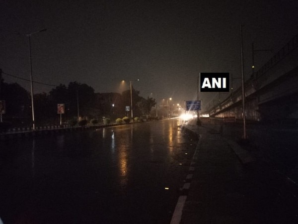 Rain, thunderstorm lash parts of Delhi Rain, thunderstorm lash parts of Delhi