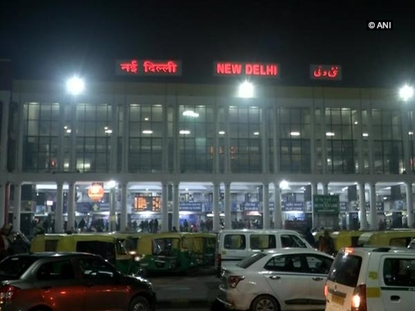 Delhi: Fog continues to hit train services Delhi: Fog continues to hit train services