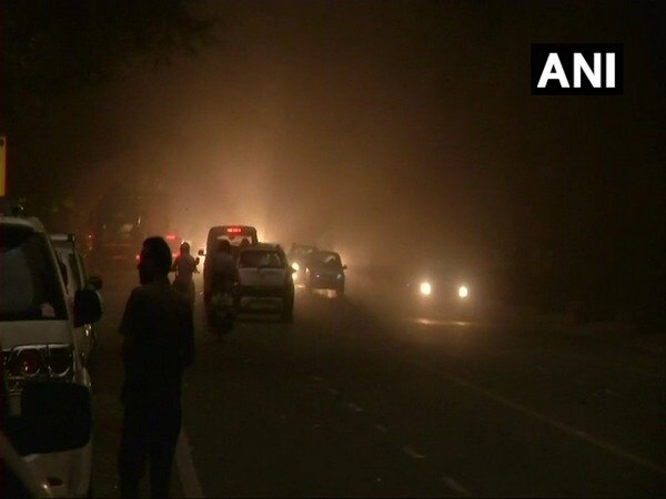 Darkness at noon causes a flutter in Delhi Darkness at noon causes a flutter in Delhi