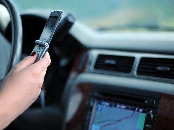 Drivers pay more attention to ringing phones than risks Drivers pay more attention to ringing phones than risks