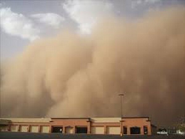 4 dead, 13 wounded in Lahore due to dust storm 4 dead, 13 wounded in Lahore due to dust storm