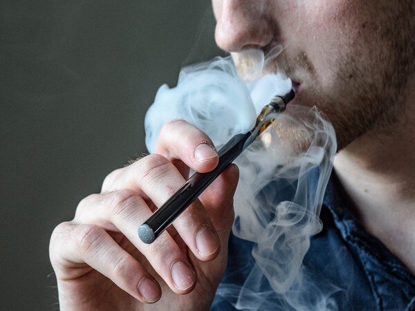 E-cigarette users at higher risk of heart attack E-cigarette users at higher risk of heart attack