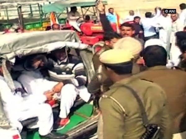 Framers detained in Haryana ahead of Delhi gherao call Framers detained in Haryana ahead of Delhi gherao call