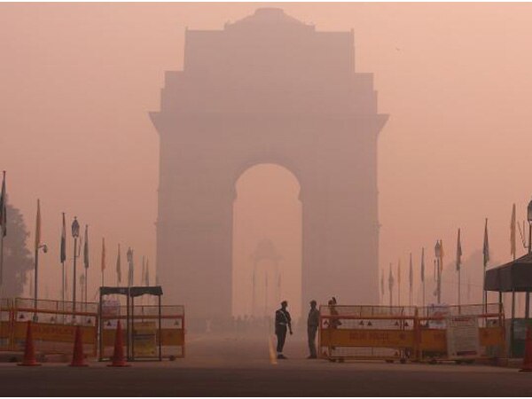 Delhi Govt. requests use for choppers to sprinkle water over state to fight pollution Delhi Govt. requests use for choppers to sprinkle water over state to fight pollution