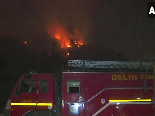 Massive fire erupts at Delhi's Ghazipur landfill site Massive fire erupts at Delhi's Ghazipur landfill site