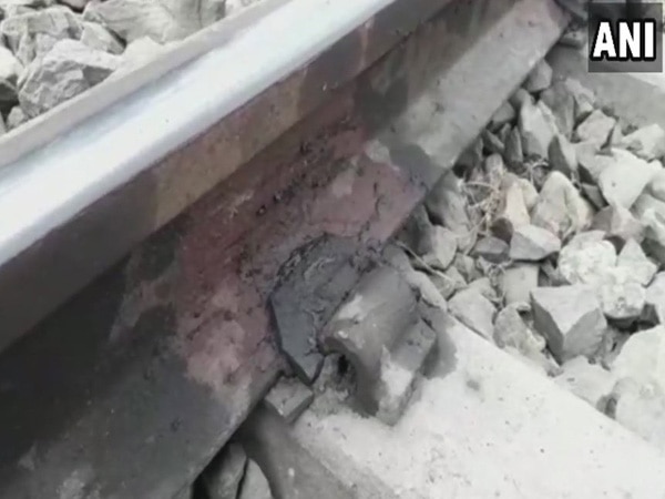 Lucknow: Major train mishap averted near Daliganj railway station Lucknow: Major train mishap averted near Daliganj railway station