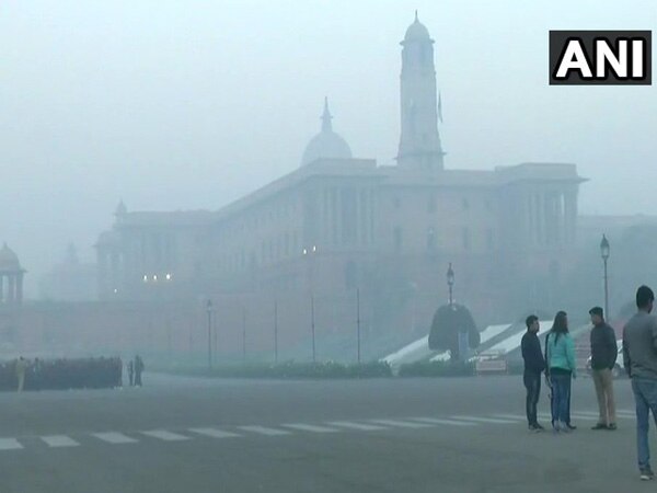 Delhi wakes up to a foggy morning Delhi wakes up to a foggy morning