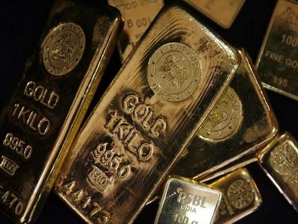 Two nabbed with gold bar worth Rs 40 lakh Two nabbed with gold bar worth Rs 40 lakh