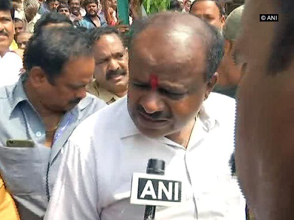 Cauvery water row: Kumaraswamy asks Rajinikanth to visit Karnataka Cauvery water row: Kumaraswamy asks Rajinikanth to visit Karnataka