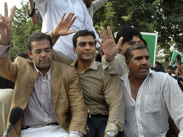Nawaz refrains Hamza from campaigning for Kulsoom