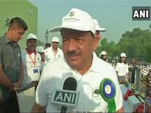 Environment Min. asks scientists to create zero-pollution crackers