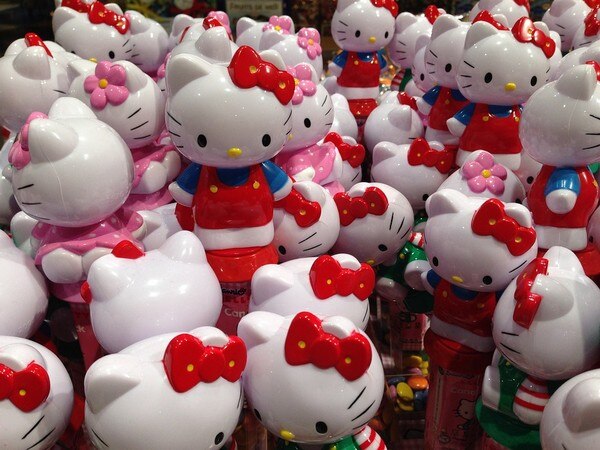 Twitter gets heart-eyes for Hello Kitty-themed bullet train Twitter gets heart-eyes for Hello Kitty-themed bullet train