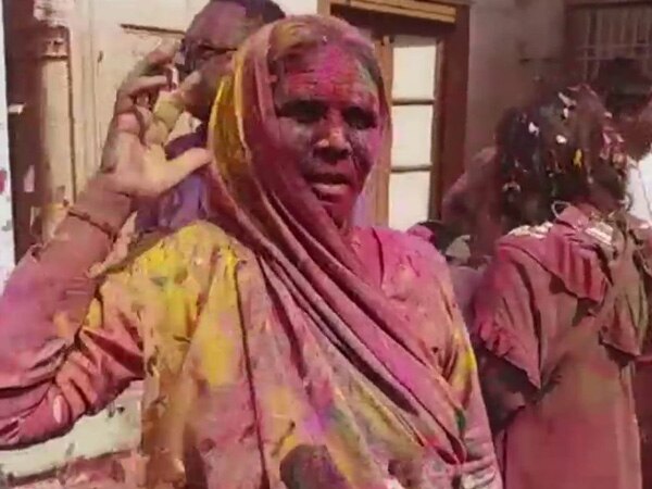 Vrindavan widows celebrate Holi Vrindavan widows celebrate Holi