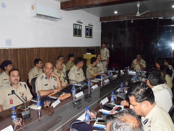 IG CRPF reviews security arrangement for Amarnath Yatra IG CRPF reviews security arrangement for Amarnath Yatra