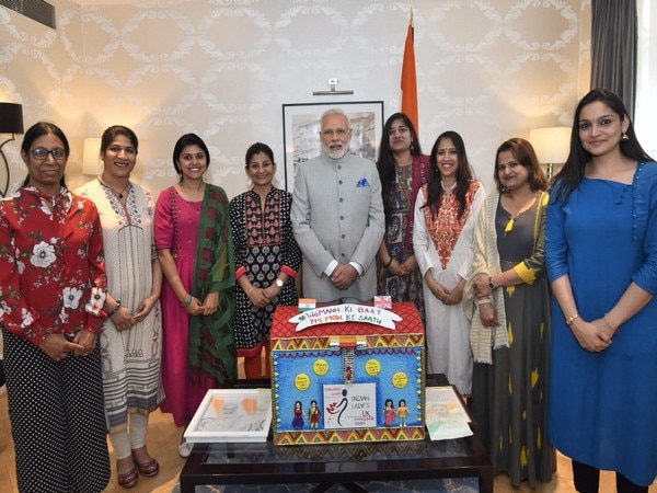 Indian ladies in UK take message of 'Beta Padhao, Beti Bachao' to PM Modi Indian ladies in UK take message of 'Beta Padhao, Beti Bachao' to PM Modi