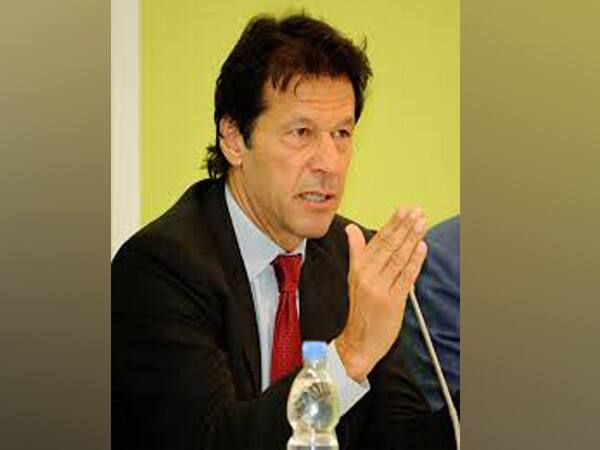 Pak polls: Imran Khan look-alike casts vote Pak polls: Imran Khan look-alike casts vote Pak polls: Imran Khan look-alike casts vote