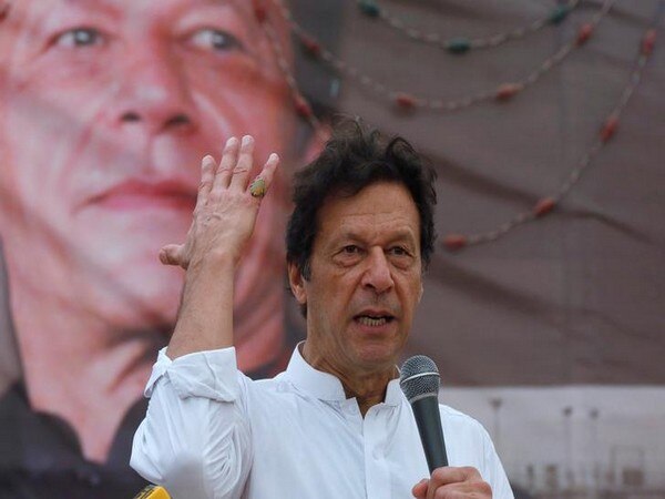 Critical PML-N inviting martial law in Pakistan, warns Imran Critical PML-N inviting martial law in Pakistan, warns Imran
