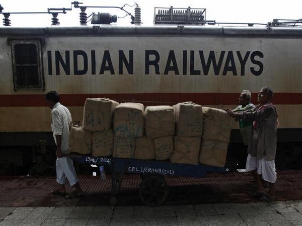 Now, pvt companies can supply meals in trains Now, pvt companies can supply meals in trains