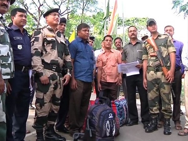 Bangladesh releases three Indian prisoners Bangladesh releases three Indian prisoners