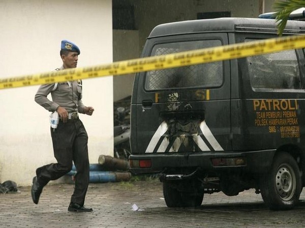 Suicide attack targets police after Surabaya family church bombings Suicide attack targets police after Surabaya family church bombings