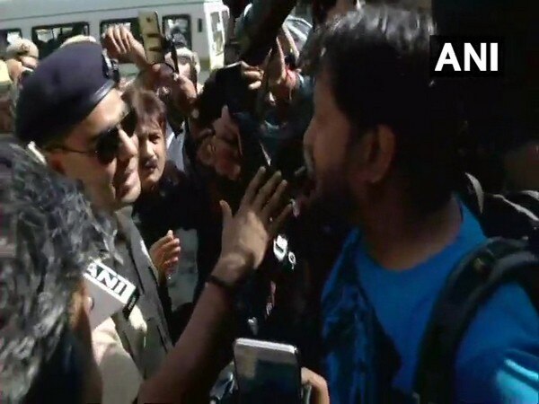 JNU protest: Journalists, police engage in heated argument JNU protest: Journalists, police engage in heated argument