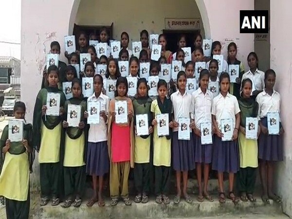 Bihar: Probe ordered over Pak girl's photo on 'Swachh' booklet Bihar: Probe ordered over Pak girl's photo on 'Swachh' booklet