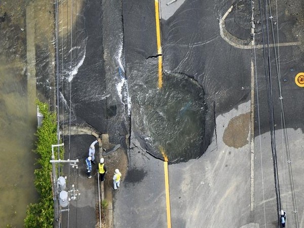 6.1 magnitude earthquake hits Japan, 2 dead 6.1 magnitude earthquake hits Japan, 2 dead