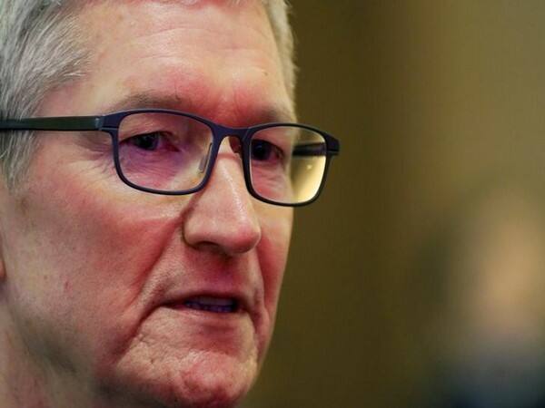 Tim Cook writes to employees on Apple's $1 trillion valuation Tim Cook writes to employees on Apple's $1 trillion valuation Tim Cook writes to employees on Apple's $1 trillion valuation