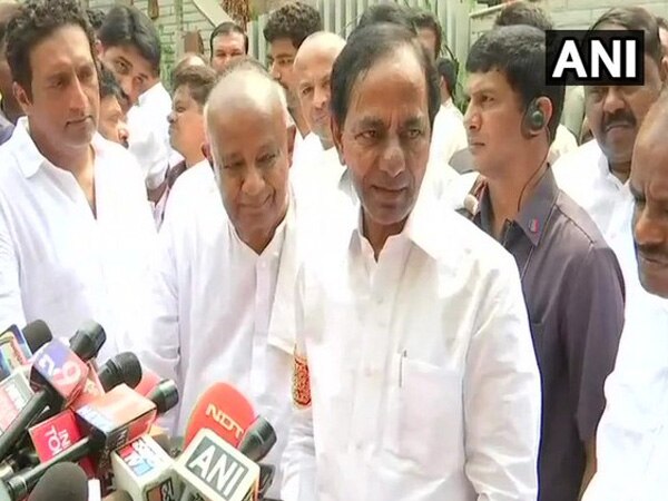 KCR, Deve Gowda agree on 'programme based front' for 2019 KCR, Deve Gowda agree on 'programme based front' for 2019