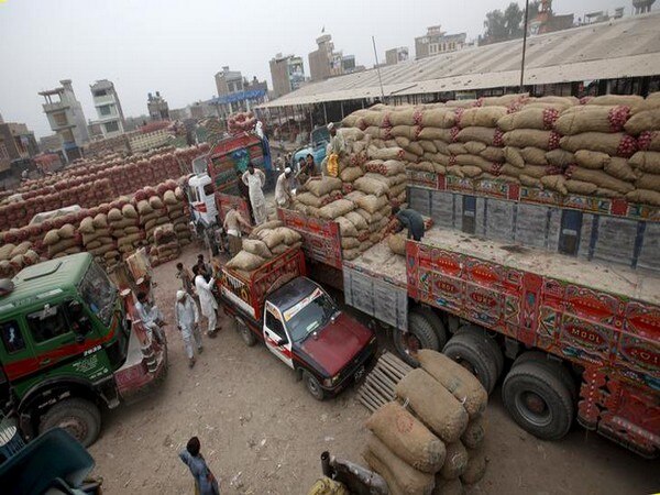 Afghanistan bans entry of Pak trucks as trade agreement expires Afghanistan bans entry of Pak trucks as trade agreement expires