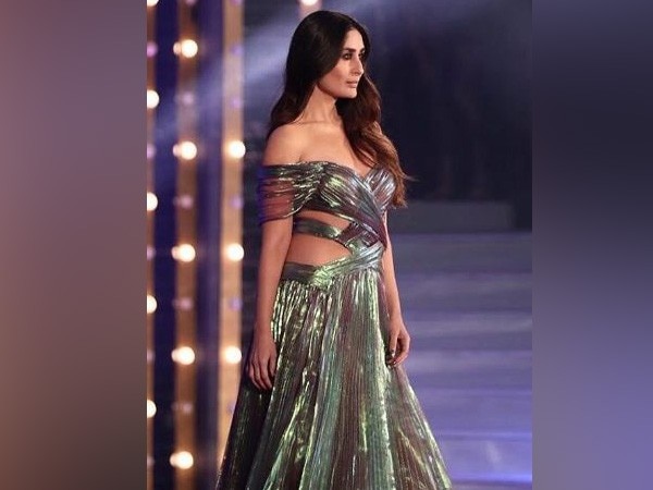 Kareena oozes oomph in LFW 2018 finale Kareena oozes oomph in LFW 2018 finale