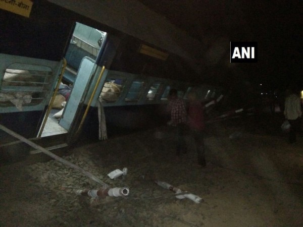 8 injured as passenger train derails in MP 8 injured as passenger train derails in MP